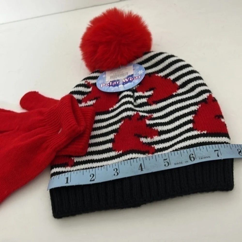 CRUSH APPAREL INC, HAT AND GLOVE SET